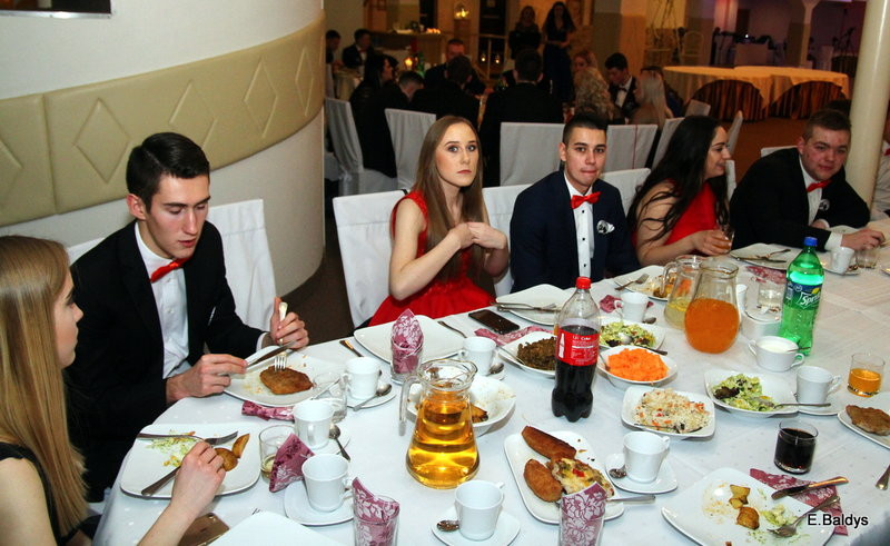 Studniówka Zespołu Szkół nr 4 (zdjęcia)