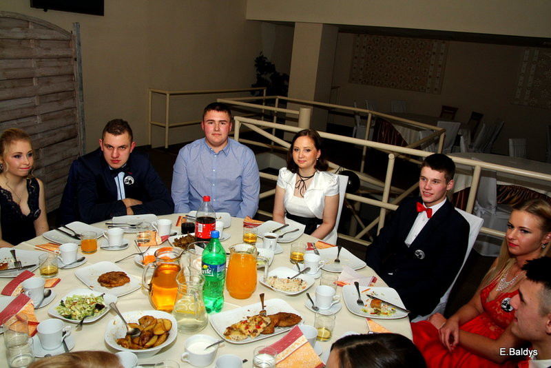 Studniówka Zespołu Szkół nr 4 (zdjęcia)