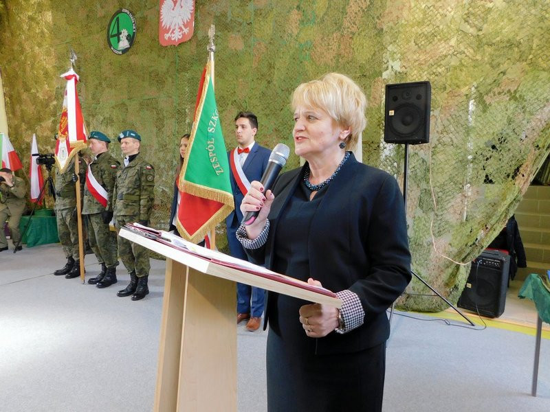 Kadeci z dumą noszą mundury