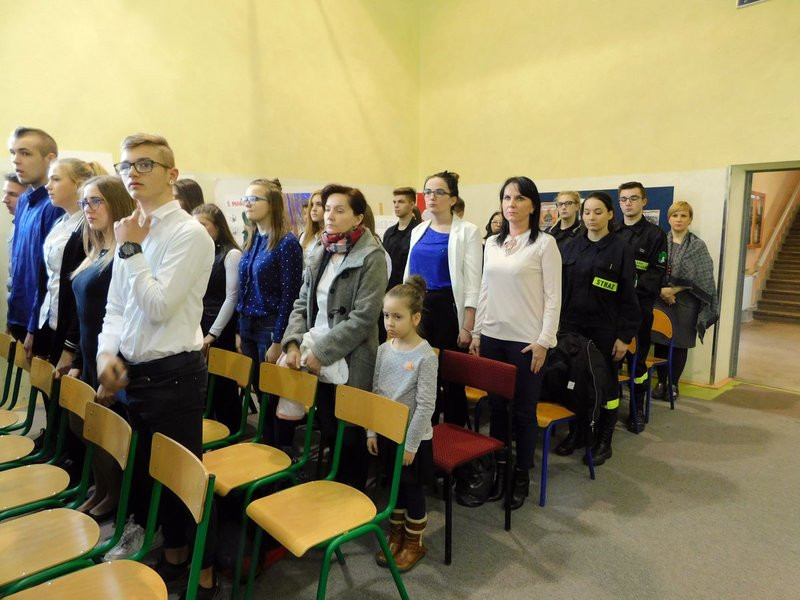 Kadeci z dumą noszą mundury