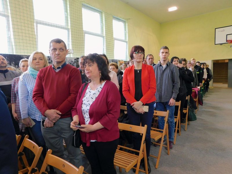 Kadeci z dumą noszą mundury