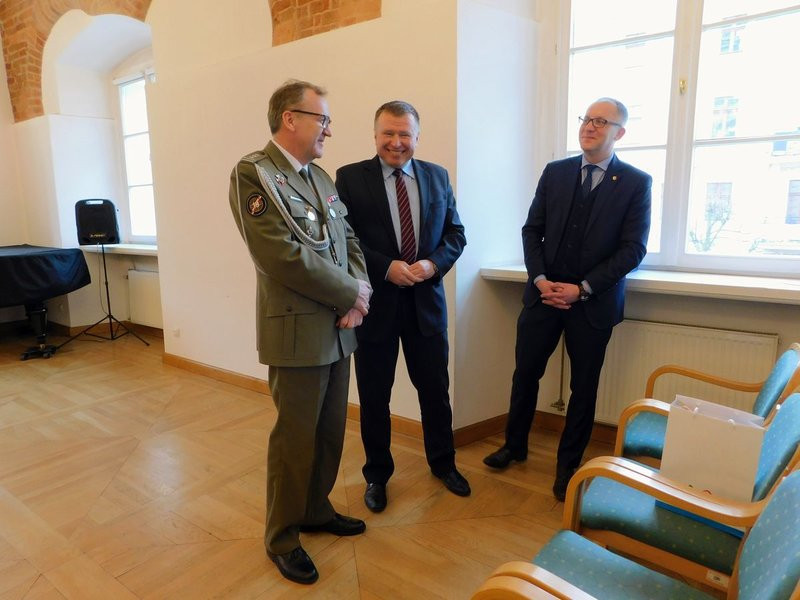 Pożegnanie z gratulacjami
