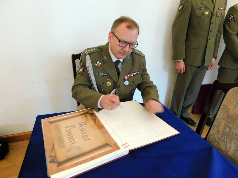 Pożegnanie z gratulacjami
