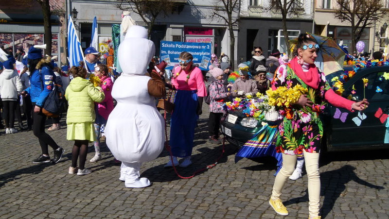 Z bykiem pogonili zimę (zdjęcia)