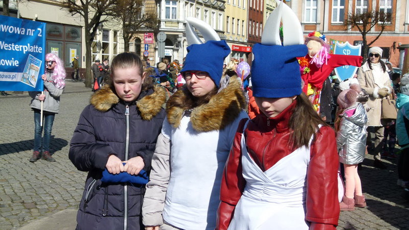 Z bykiem pogonili zimę (zdjęcia)