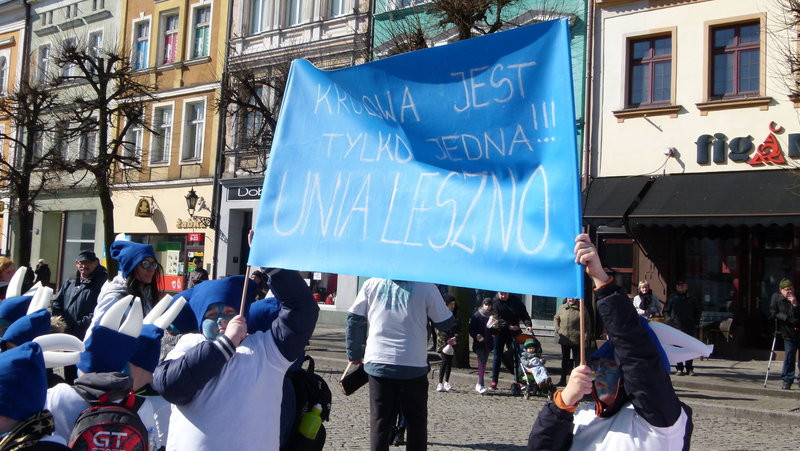 Z bykiem pogonili zimę (zdjęcia)