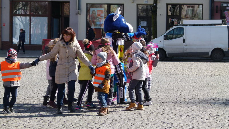 Z bykiem pogonili zimę (zdjęcia)