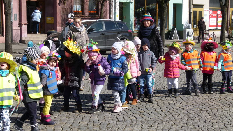 Z bykiem pogonili zimę (zdjęcia)