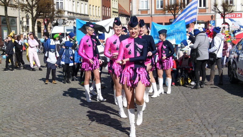 Z bykiem pogonili zimę (zdjęcia)