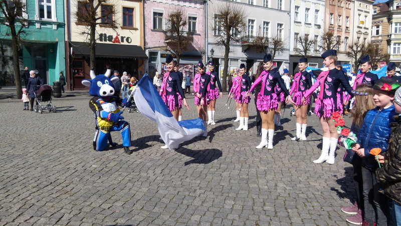 Z bykiem pogonili zimę (zdjęcia)