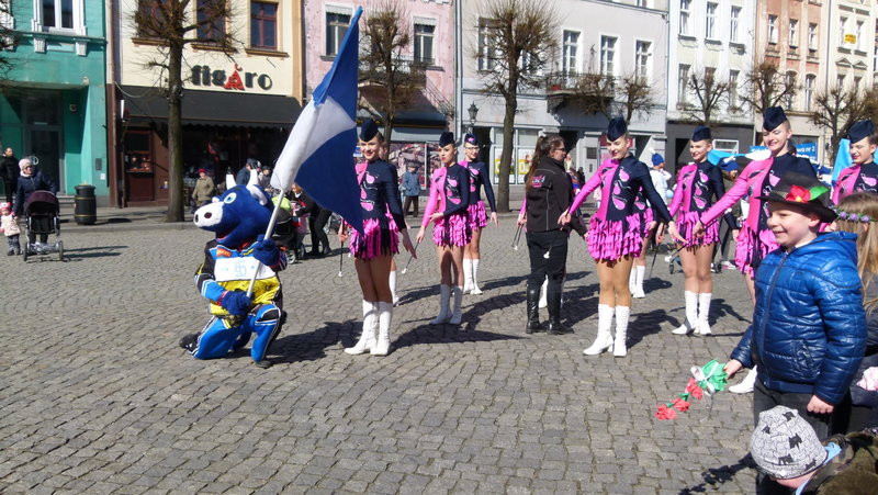 Z bykiem pogonili zimę (zdjęcia)