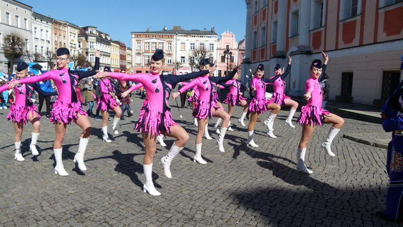 Z bykiem pogonili zimę (zdjęcia)