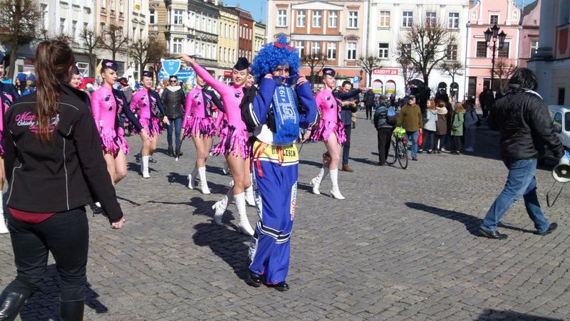Z bykiem pogonili zimę (zdjęcia)