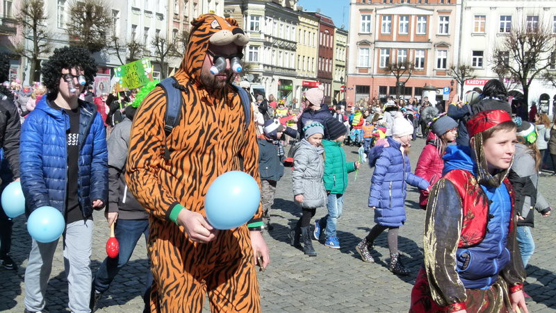 Z bykiem pogonili zimę (zdjęcia)