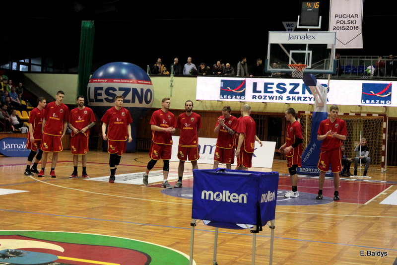 Pewna wygrana koszykarzy (zdjęcia)