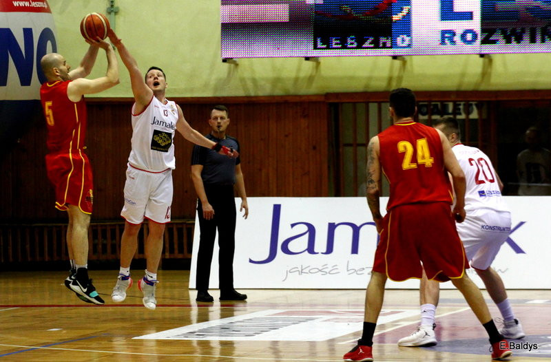 Pewna wygrana koszykarzy (zdjęcia)