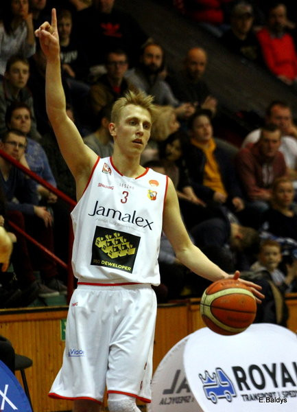 Pewna wygrana koszykarzy (zdjęcia)