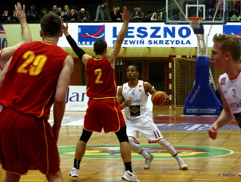 Pewna wygrana koszykarzy (zdjęcia)