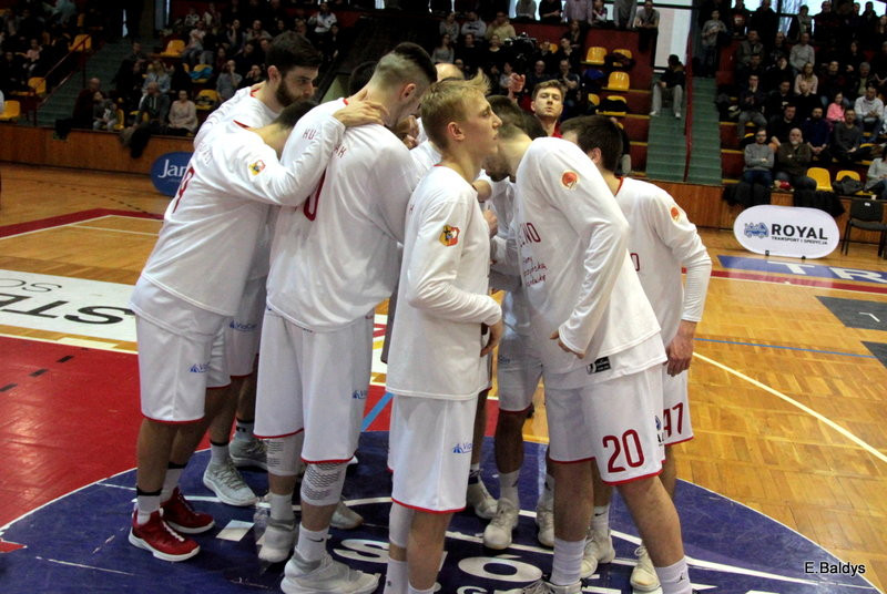 Pewna wygrana koszykarzy (zdjęcia)
