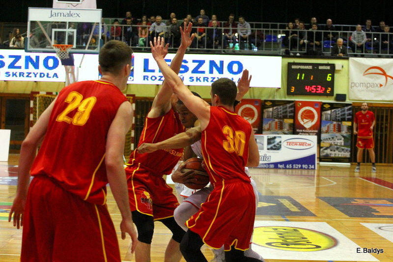 Pewna wygrana koszykarzy (zdjęcia)