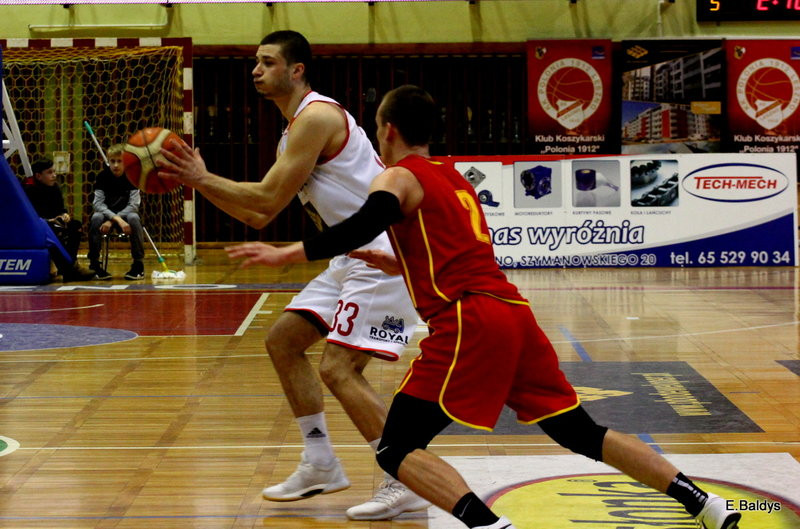 Pewna wygrana koszykarzy (zdjęcia)