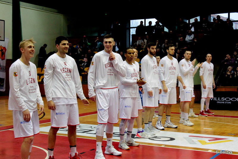 Pewna wygrana koszykarzy (zdjęcia)