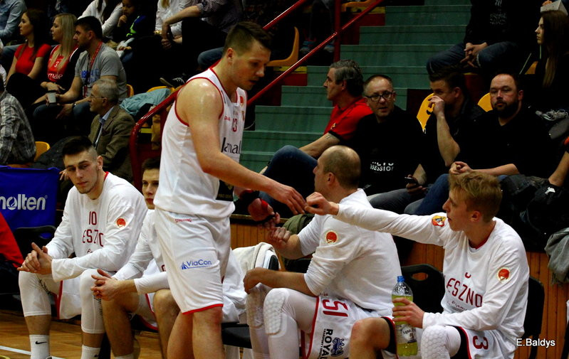 Pewna wygrana koszykarzy (zdjęcia)