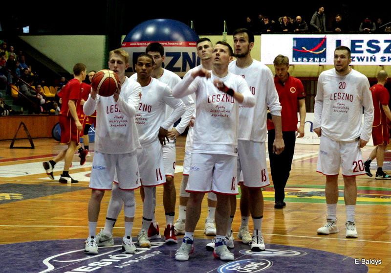 Pewna wygrana koszykarzy (zdjęcia)