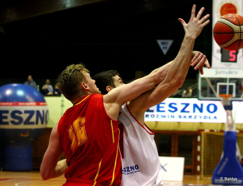 Pewna wygrana koszykarzy (zdjęcia)