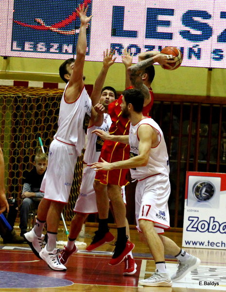Pewna wygrana koszykarzy (zdjęcia)