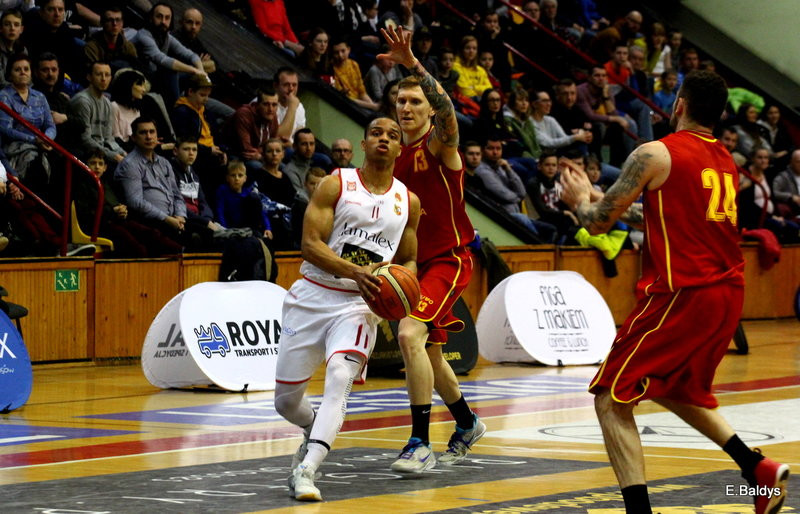 Pewna wygrana koszykarzy (zdjęcia)