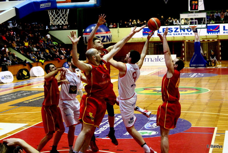 Pewna wygrana koszykarzy (zdjęcia)