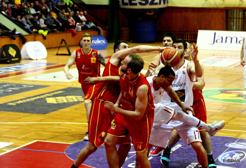 Pewna wygrana koszykarzy (zdjęcia)