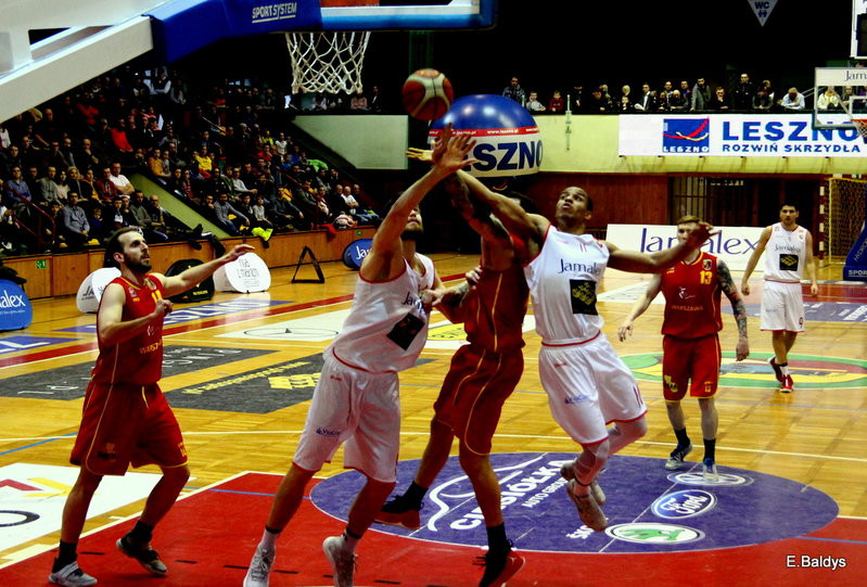 Pewna wygrana koszykarzy (zdjęcia)