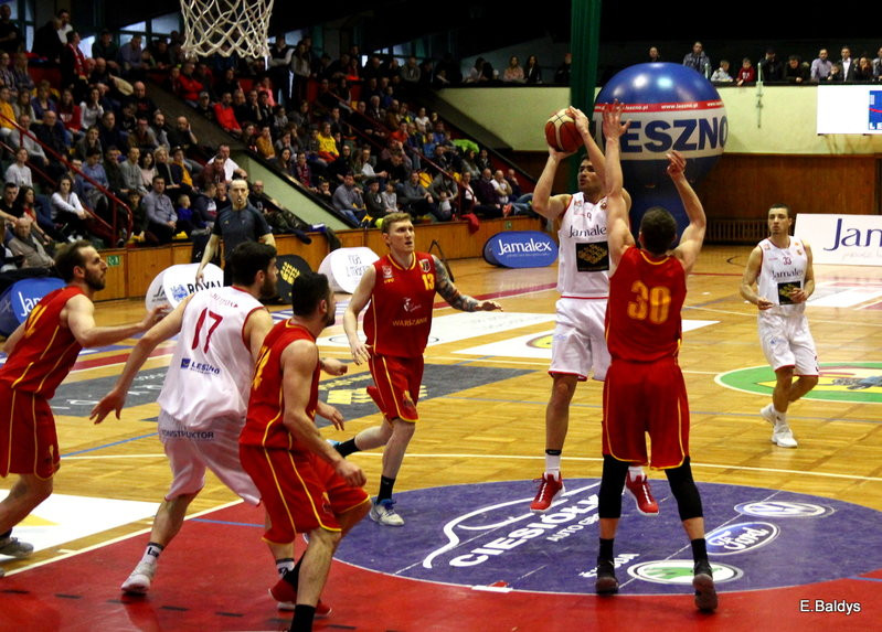 Pewna wygrana koszykarzy (zdjęcia)
