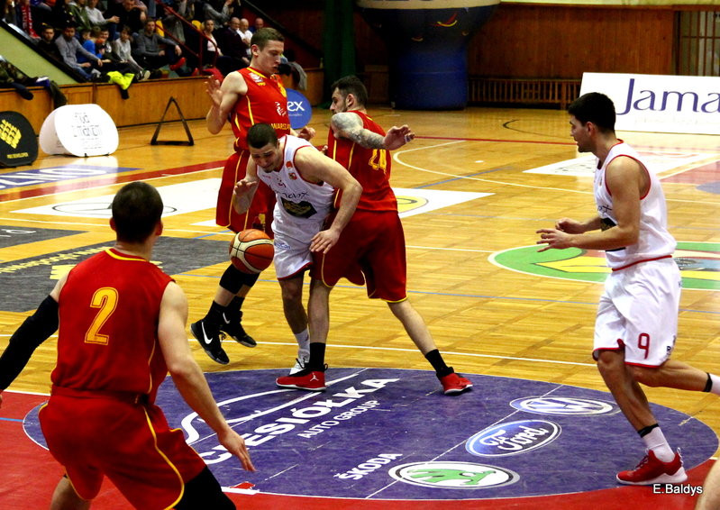 Pewna wygrana koszykarzy (zdjęcia)