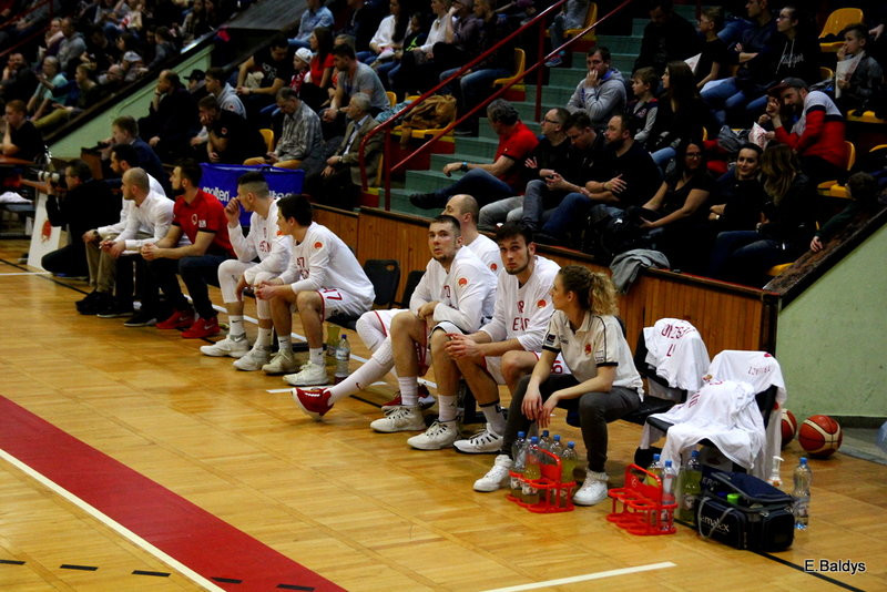 Pewna wygrana koszykarzy (zdjęcia)