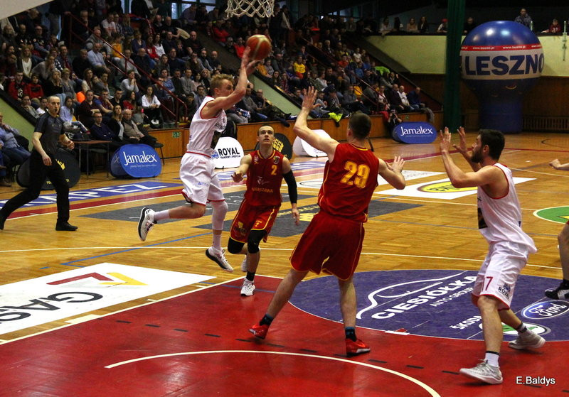 Pewna wygrana koszykarzy (zdjęcia)