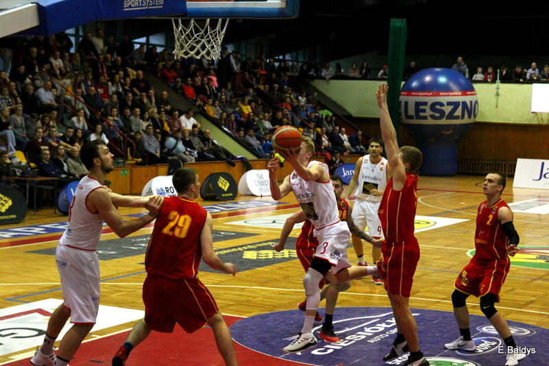 Pewna wygrana koszykarzy (zdjęcia)