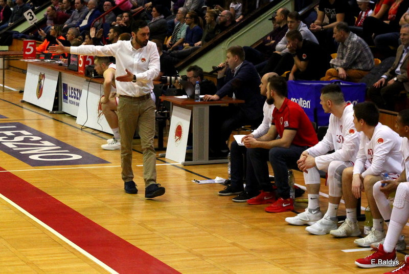 Pewna wygrana koszykarzy (zdjęcia)