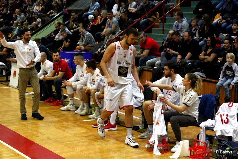 Pewna wygrana koszykarzy (zdjęcia)