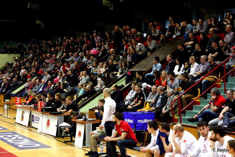 Pewna wygrana koszykarzy (zdjęcia)