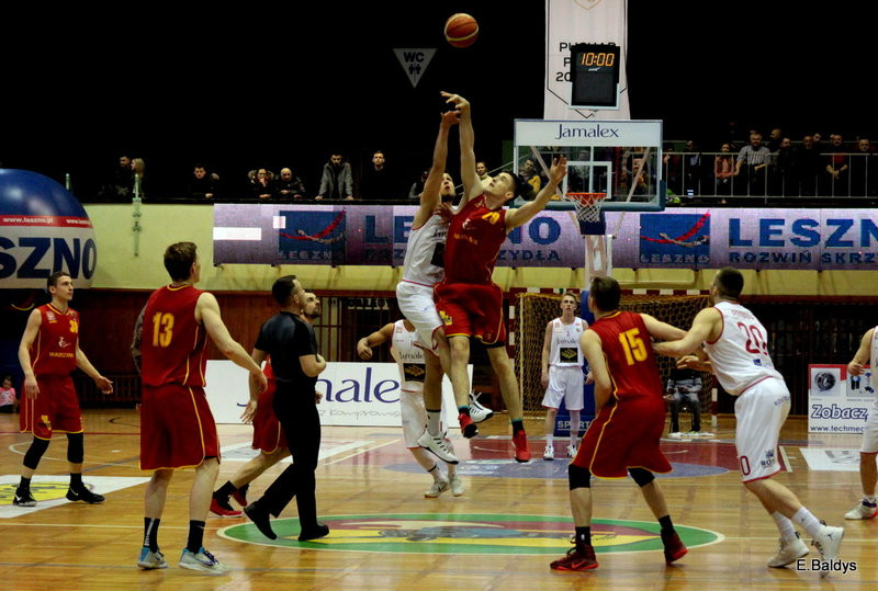 Pewna wygrana koszykarzy (zdjęcia)