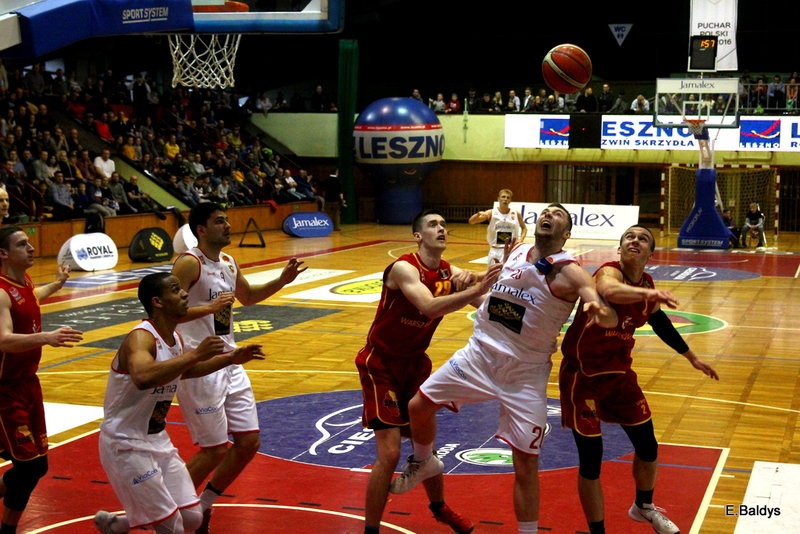Pewna wygrana koszykarzy (zdjęcia)
