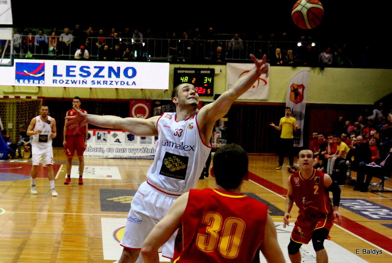 Pewna wygrana koszykarzy (zdjęcia)