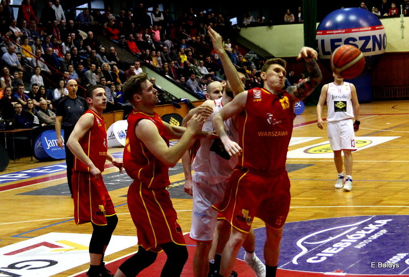 Pewna wygrana koszykarzy (zdjęcia)