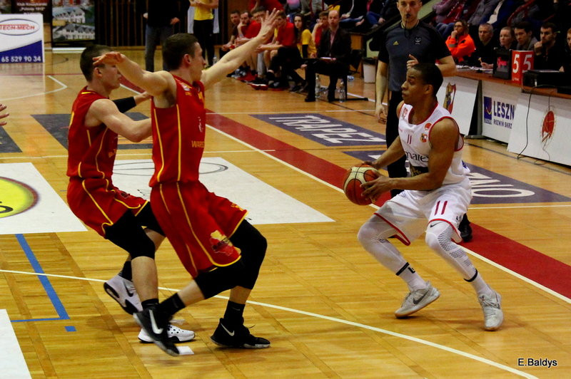 Pewna wygrana koszykarzy (zdjęcia)