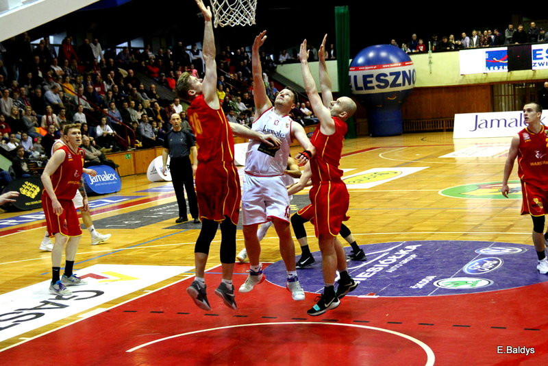Pewna wygrana koszykarzy (zdjęcia)