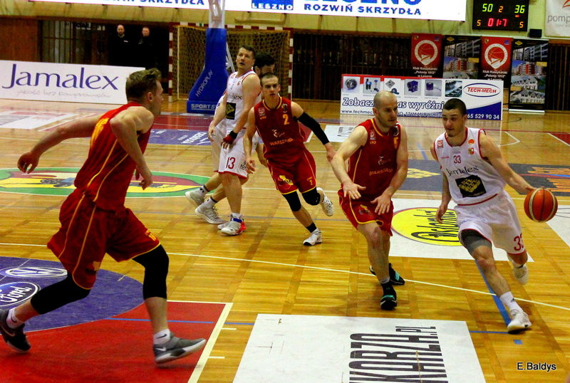Pewna wygrana koszykarzy (zdjęcia)
