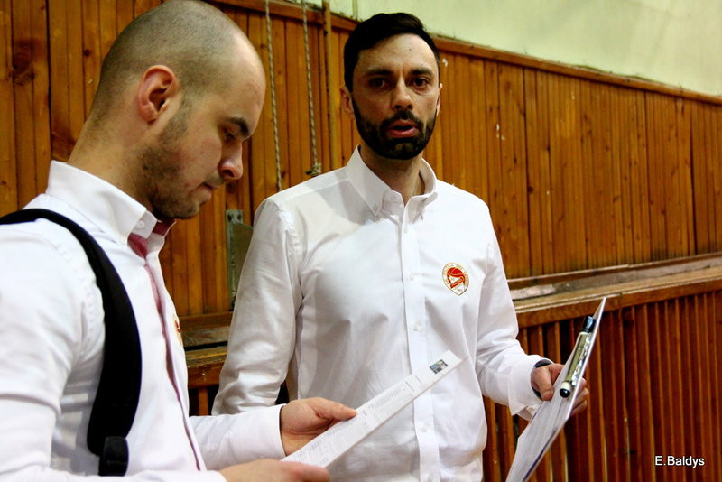 Pewna wygrana koszykarzy (zdjęcia)